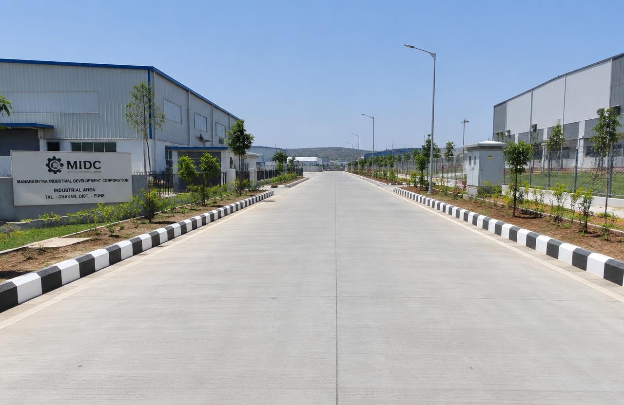 Concrete Road & Paving in Mumbai — New concrete road with kerbs in an industrial area near Bhiwandi